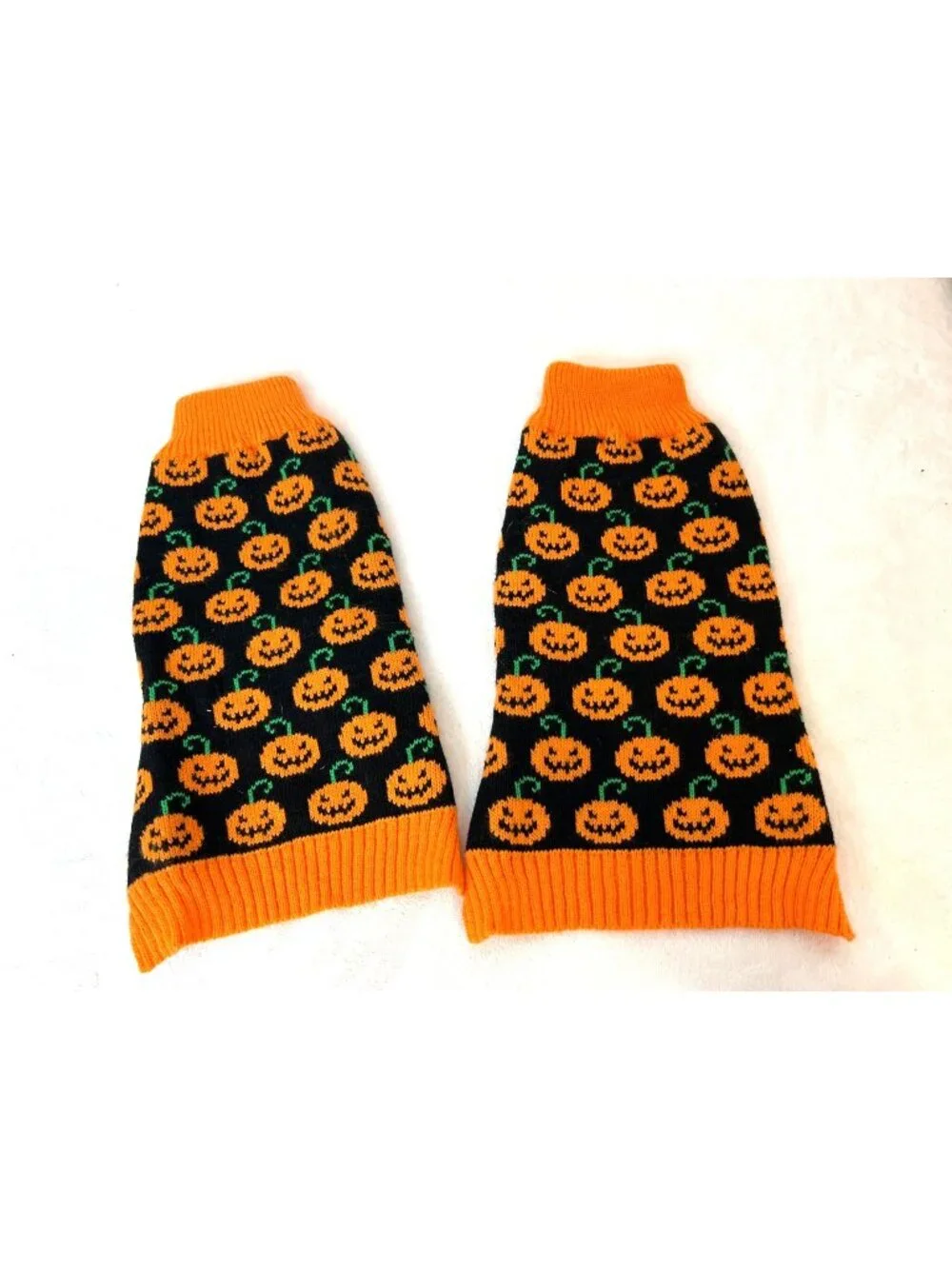 Lot 2 Dog Knit Halloween Sweaters Size M Pumpkins 13-20lbs Worn once Spooky